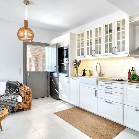 The View 1 فيلة *