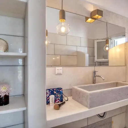 فيلة The View 1 سانتا ماريا