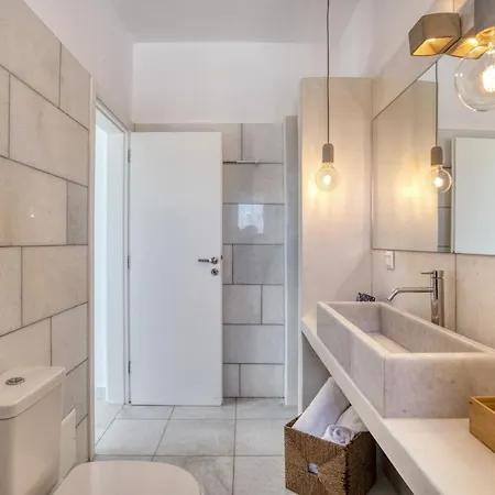 فيلة The View 1 سانتا ماريا